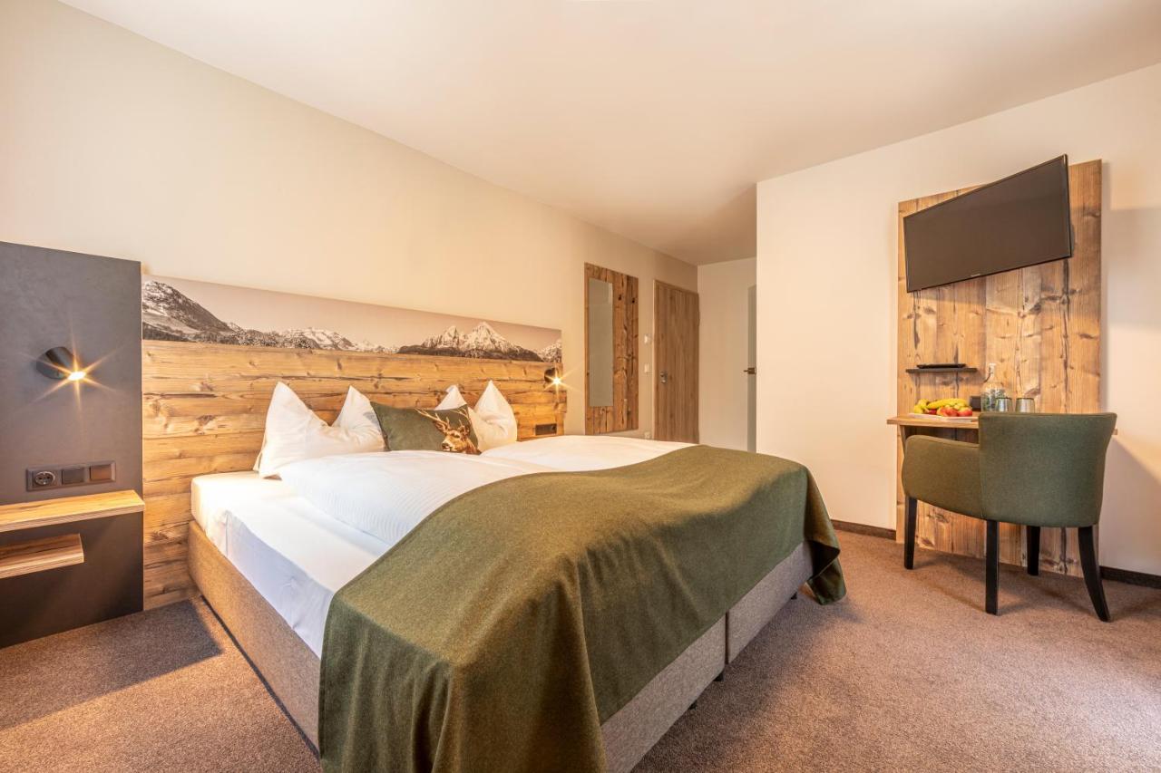 Home-Hotel Salzberg 베르히테스가덴 외부 사진 A typical room at the Hotel Garni Alpenblick